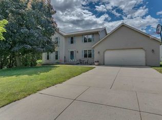 3017 Devroy Ln, Green Bay, WI 54313