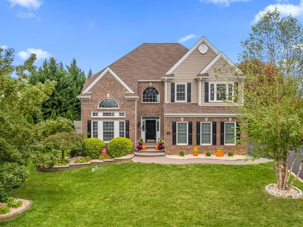 31 Mystery Rose Ln, West Grove, PA 19390