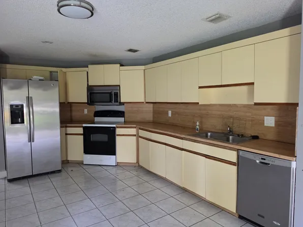 11511 NW 36th St, Pompano Beach, FL 33065