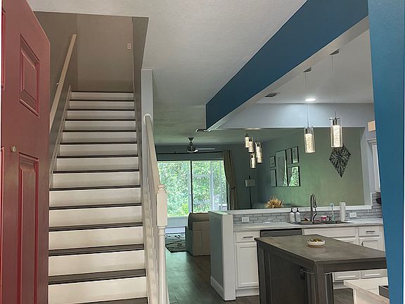 2nd image of 1042 Vista Cay Ct