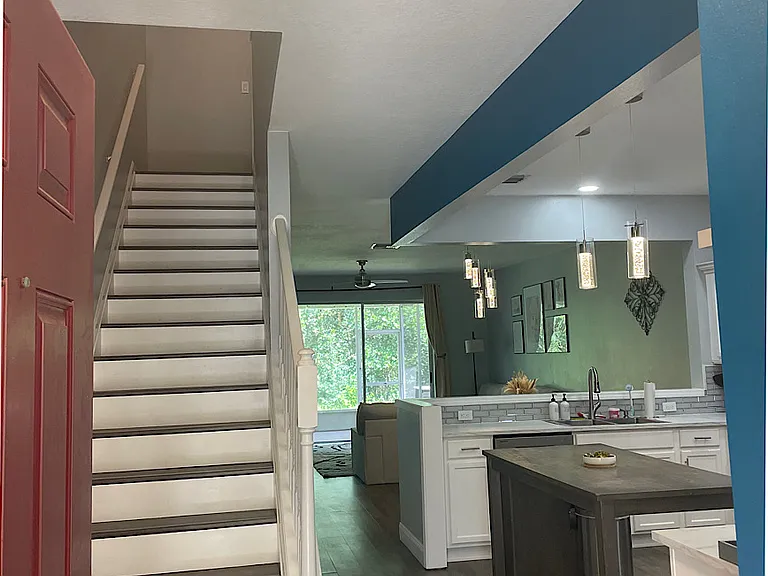 1042 Vista Cay Ct — Photo 2