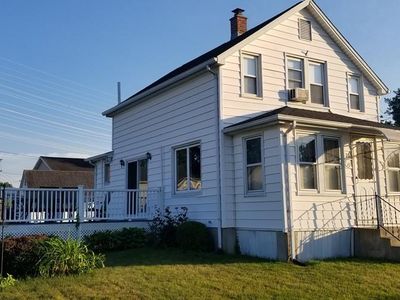 77 Amherst St, Chicopee, MA, 01013