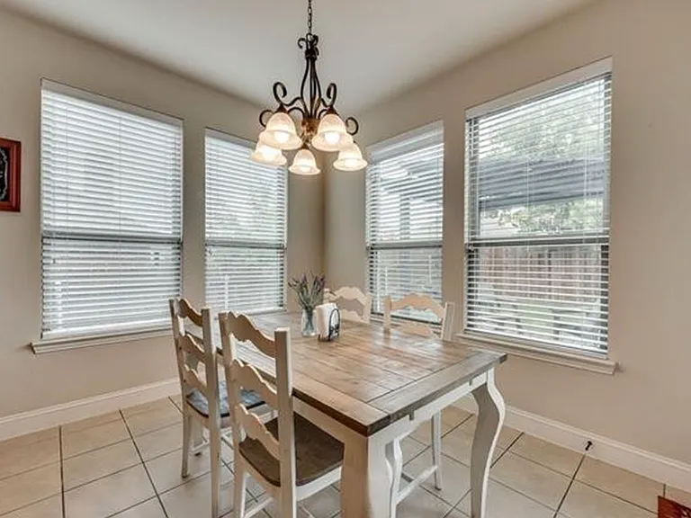 3814 Hyde Park Dr — Photo 9