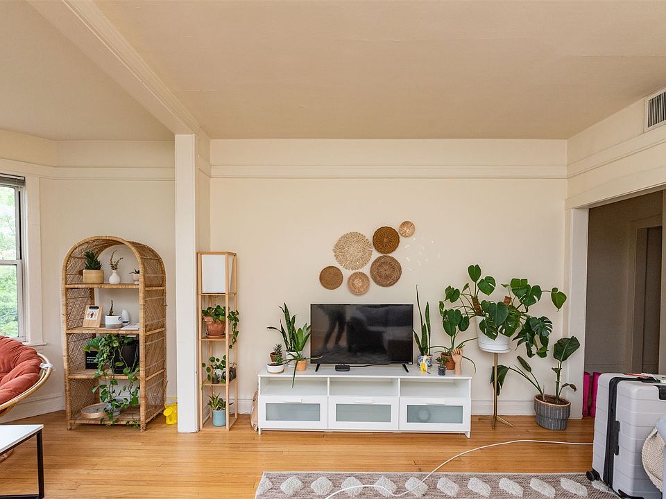 1652980060-2022_5_18_3411_N_Elaine_Unit_3_MLS_ONLY_3