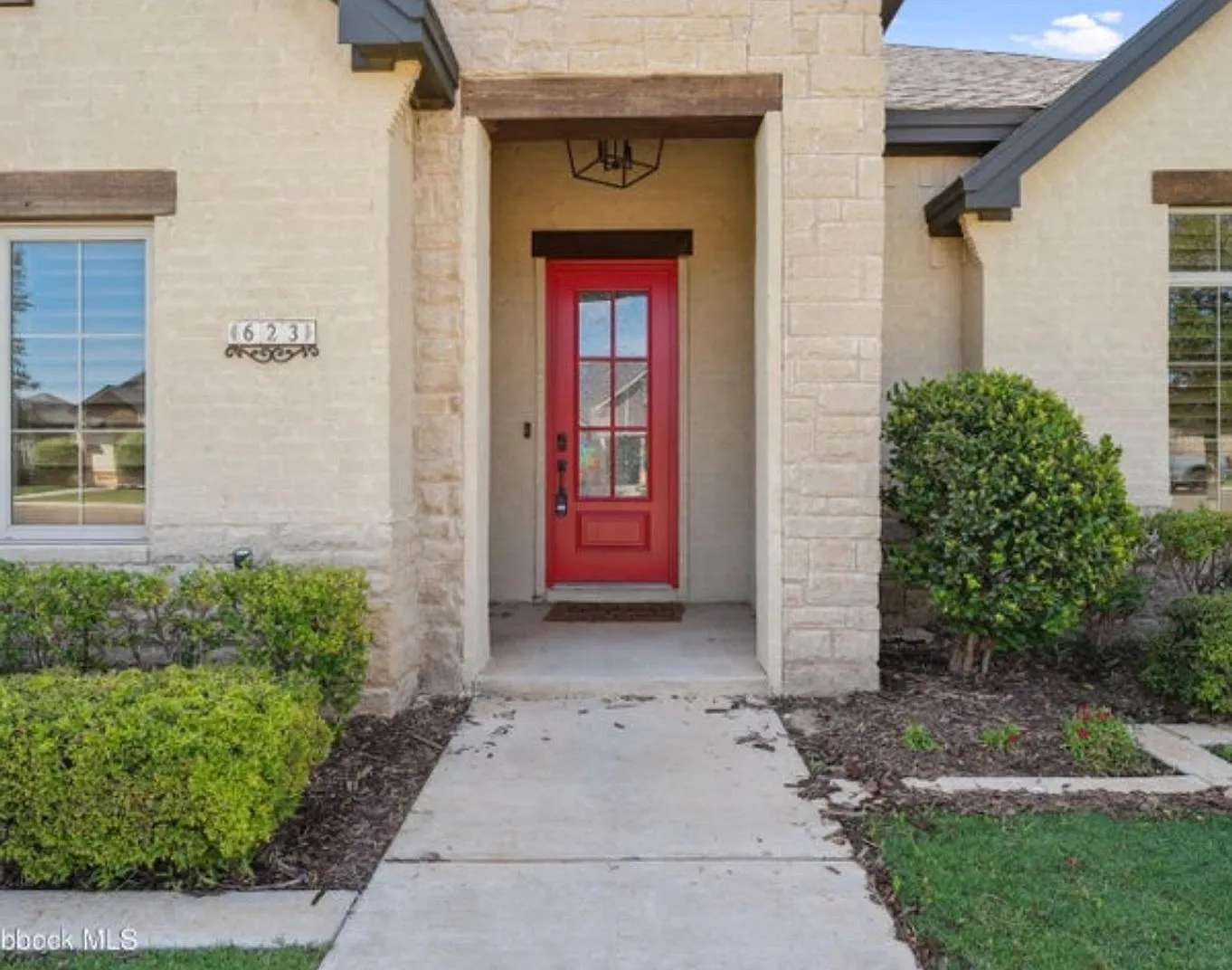 Newer 4 bed 3 bath now available in Wolforth — Photo 2