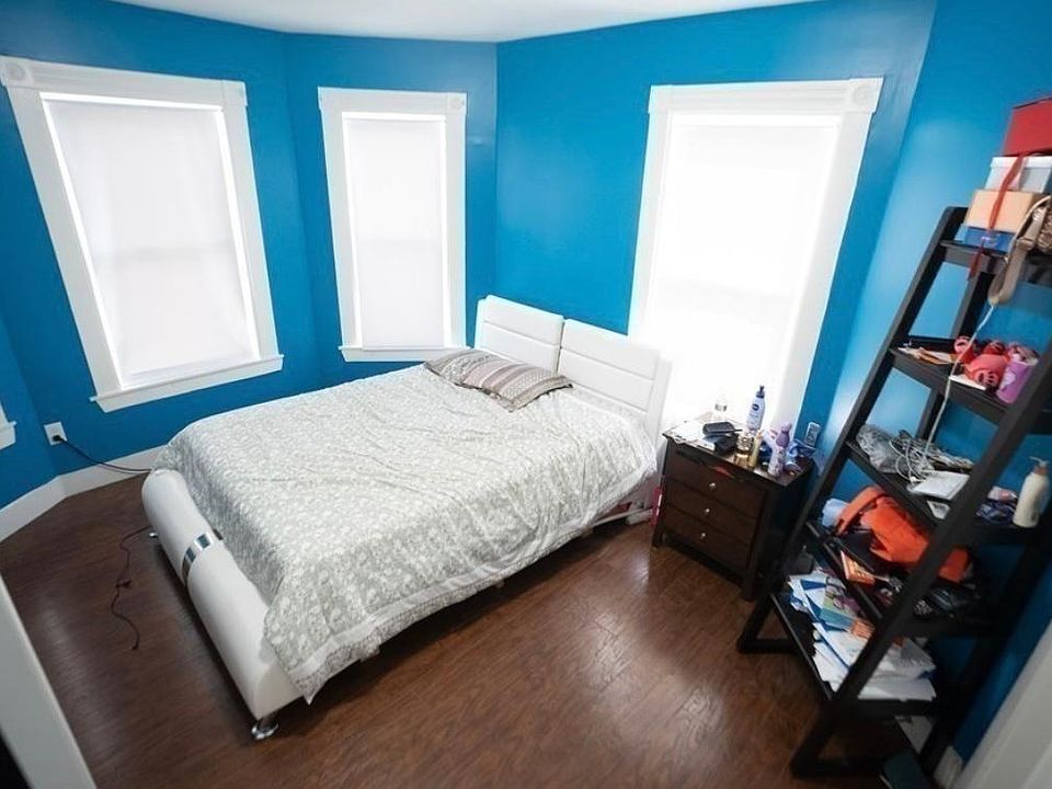 1st image of 10 Lawton Ave Floor 3