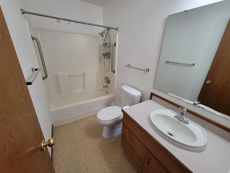 1620 E G St #6 — Photo 8