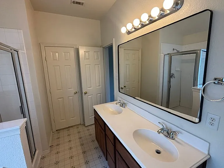 4415 Ashbury Ln — Photo 16