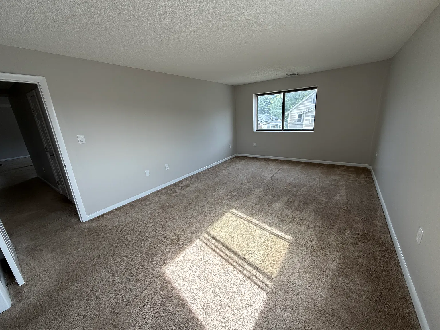 2 bed, 1280 sqft, $2,800 — Photo 3