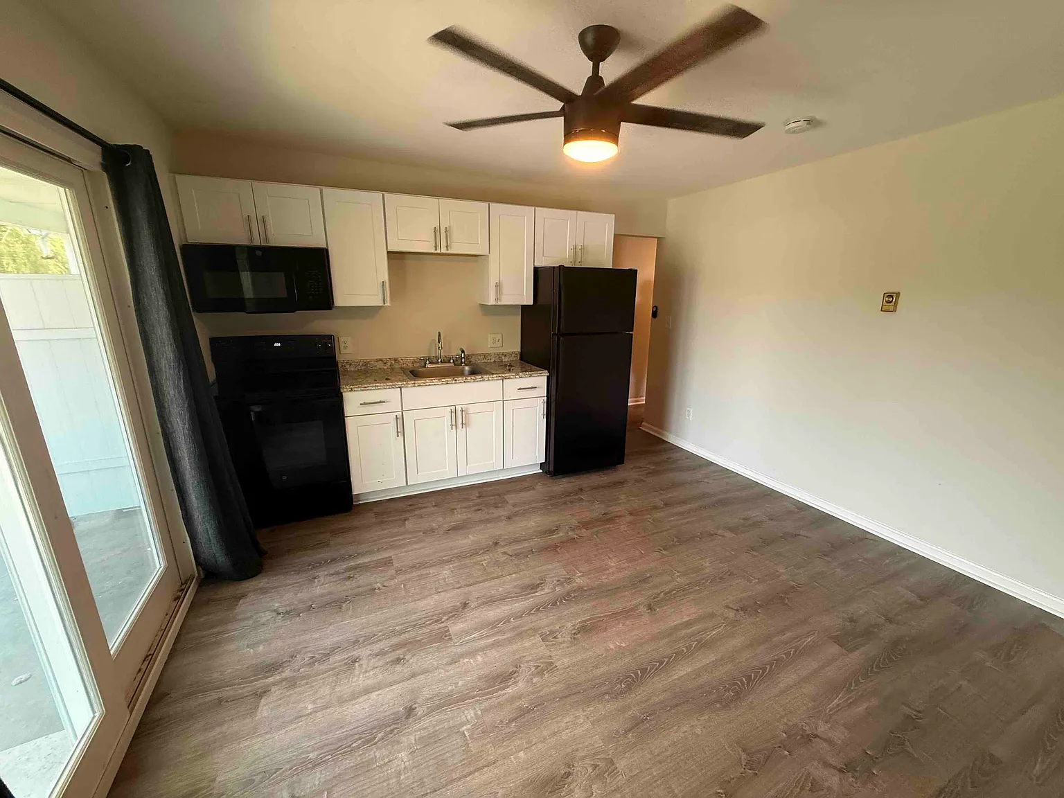 2 bed, 700 sqft, $1,600 — Photo 3