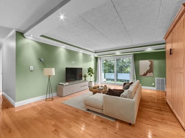 57 Broadlawn Park APT 21A, Chestnut Hill, MA 02467