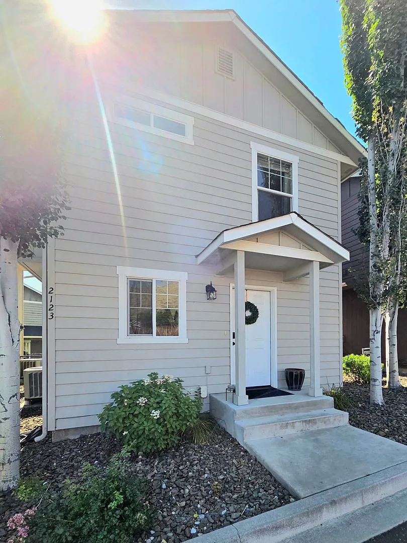 Two Bedroom Townhome in The Cottages at Saddlerock Neighborhood! — Photo 1