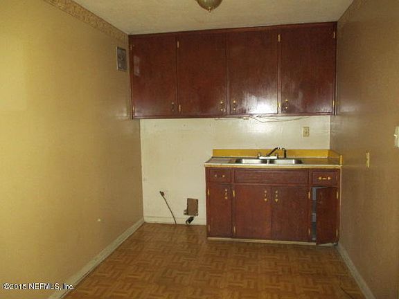 4th image of 216 Central Ave