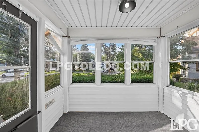 3 bed, 1.0 bath, 1185 sqft, $1,495 — Photo 2