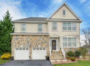 24 Carnation Rd, Monroe Township, NJ 08831