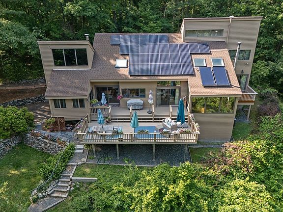 3rd image of 7 Hilltop Ln