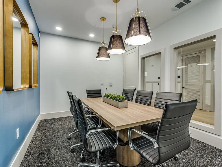 2350 E Berry St — Photo 26