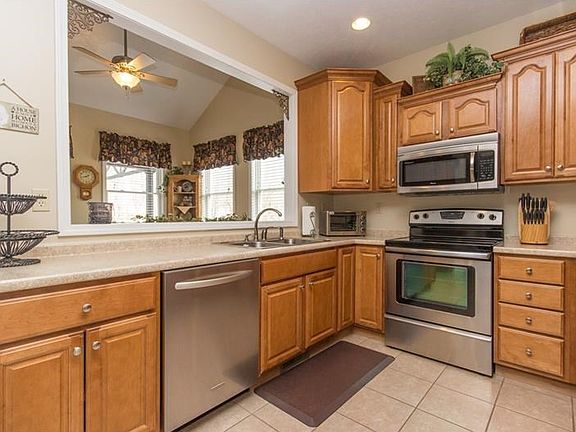 Any cook can appreciate the open flow from the kitchen to dining room!