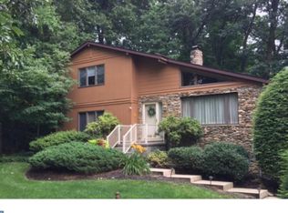 2 W Ryeland Rd, Womelsdorf, PA 19567