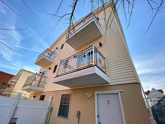 2nd image of 86 Oak St #A