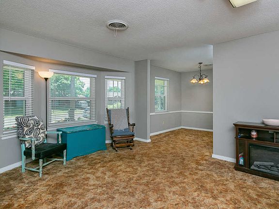 4th image of 5206 Zelma St