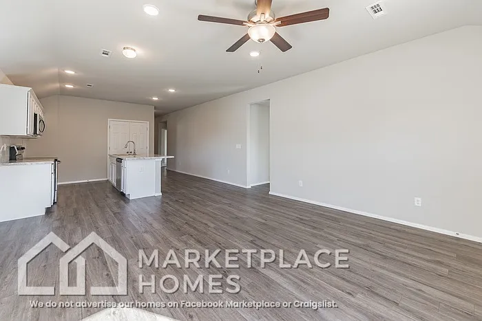 981 E Starling St — Photo 14