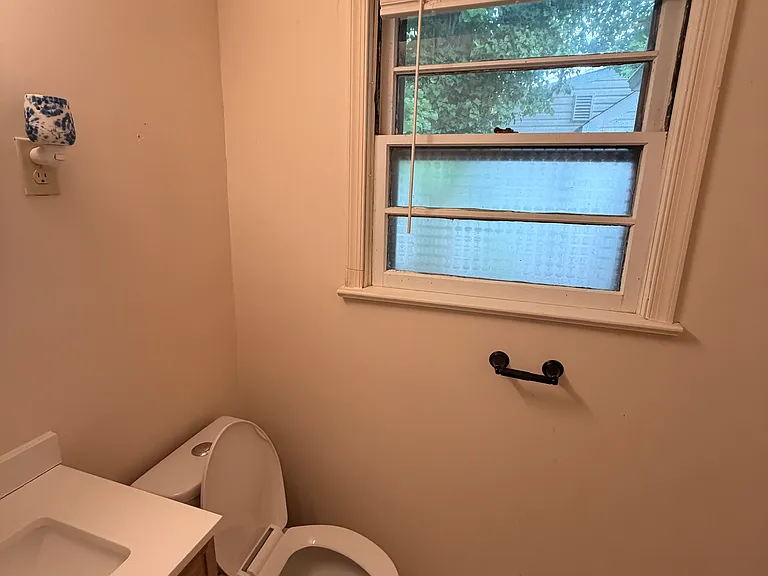 1533 Longwood Dr — Photo 4