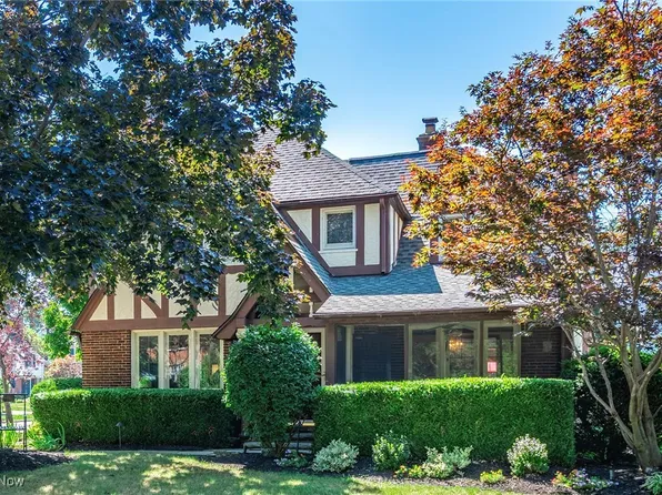 16712 Edgewater Dr, Lakewood, OH 44107