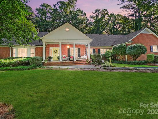 307 Dogwood Dr, Mount Holly, NC 28120