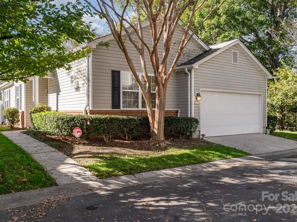 9116 Meadowmont View Dr, Charlotte, NC 28269