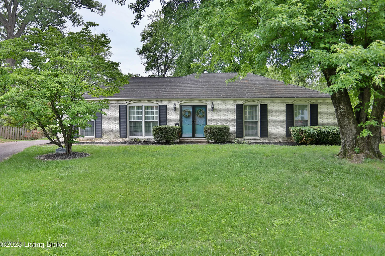 1013 Williamsburg Ct photo 1