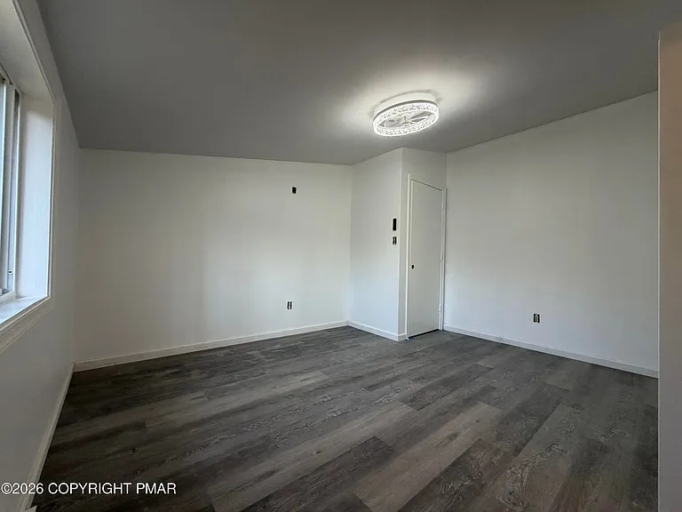 126 Feather Ln — Photo 8