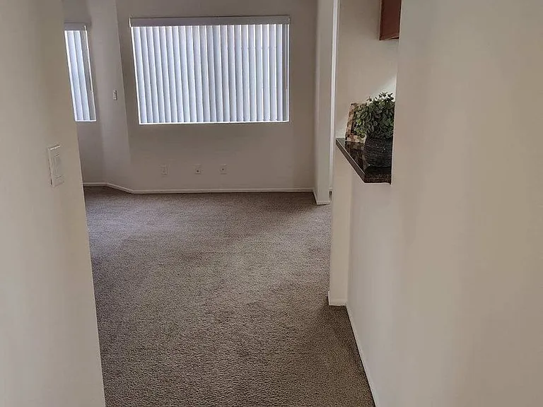320 W Maple St — Photo 9
