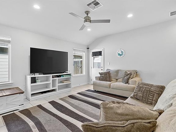 4th image of 1818 Secretariat Dr