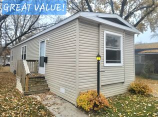 1147 Candida Rd #527, Elgin, IL 60123