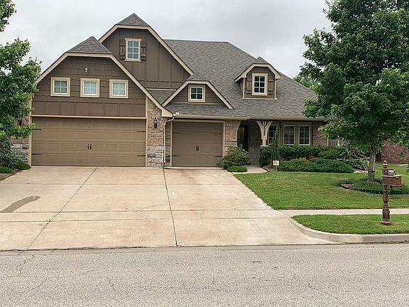 Beautiful Landscaping 3 car Garage