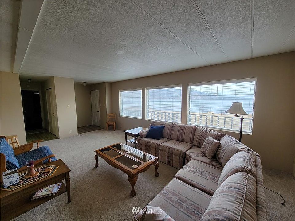 1st image of 9 Lakeview Ln