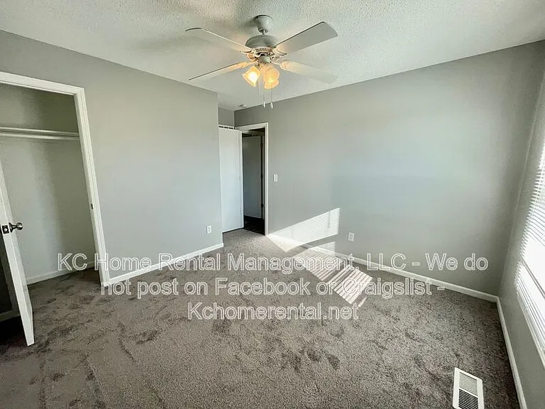 10606 N Oak Trafficway — Photo 17