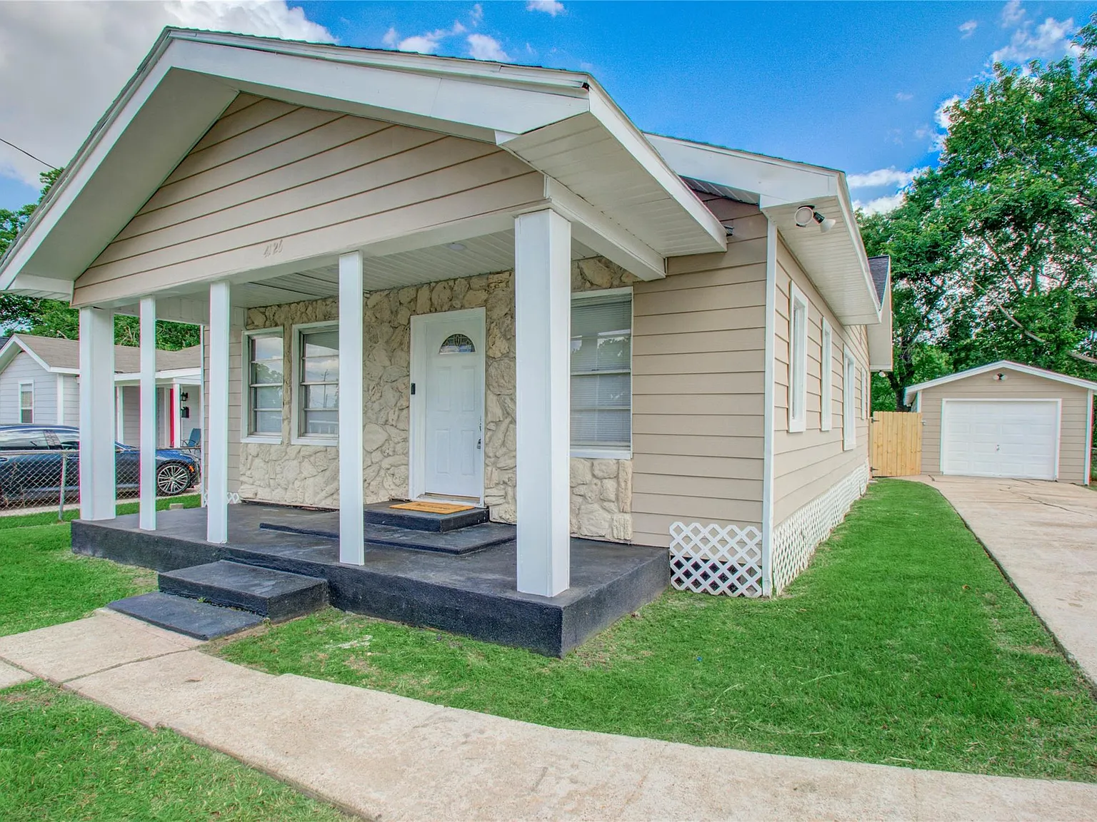 3 bed, 2.0 bath, 1288 sqft, $1,700 — Photo 2