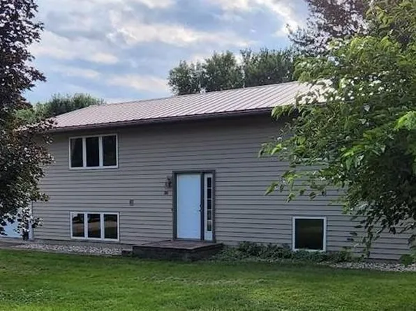 305 13th St S, Mountain Lake, MN 56159