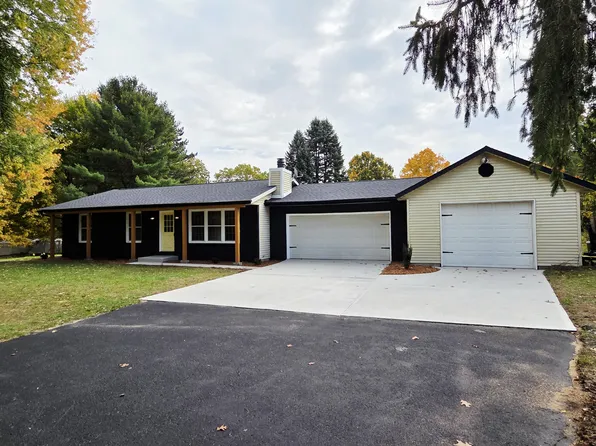 10245 Almena Dr, Kalamazoo, MI 49009