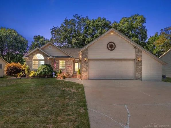 3221 Fanone Dr, Port Huron, MI 48060