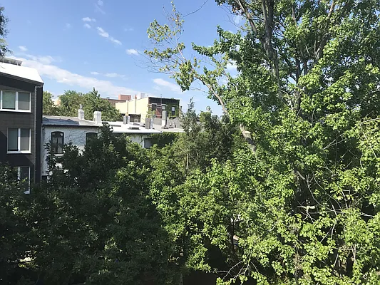 Rented by Laurence Levy-Lambert, LREB | media 12