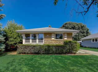 5544 N Iroquois Ave, Glendale, WI 53217