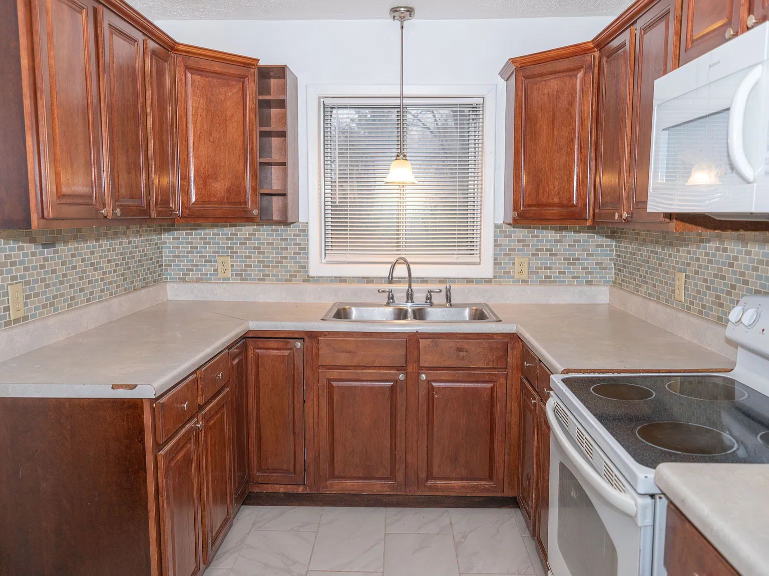 3 bed, 1.5 bath, 1080 sqft, $1,695 — Photo 3