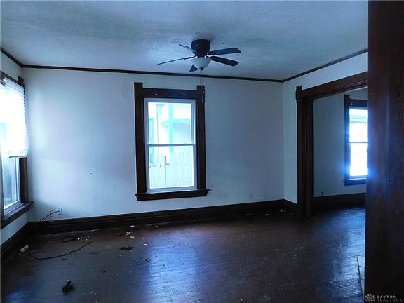 5th image of 1521 W 1st St