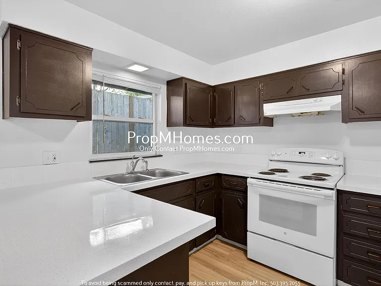 1131 NE 162nd Ave — Photo 4