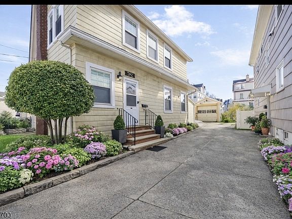 3rd image of 33 Beaumont Pl