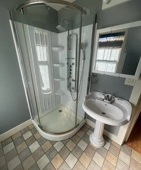Upstairs bathroom (steam shower)