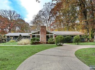 2 Maureen Ct, Montvale, NJ 07645